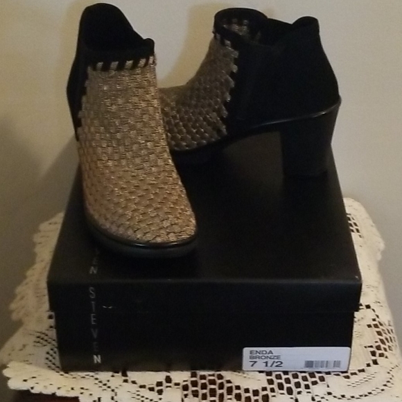 All sort of foot wear/ shoes - Picture 3 of 16